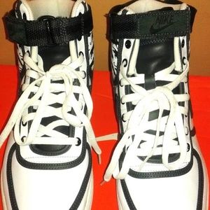 NIKE PANTHER PHILADELPHIA SNEAKERS